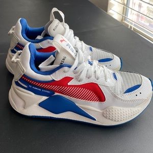 Boys tennis shoes